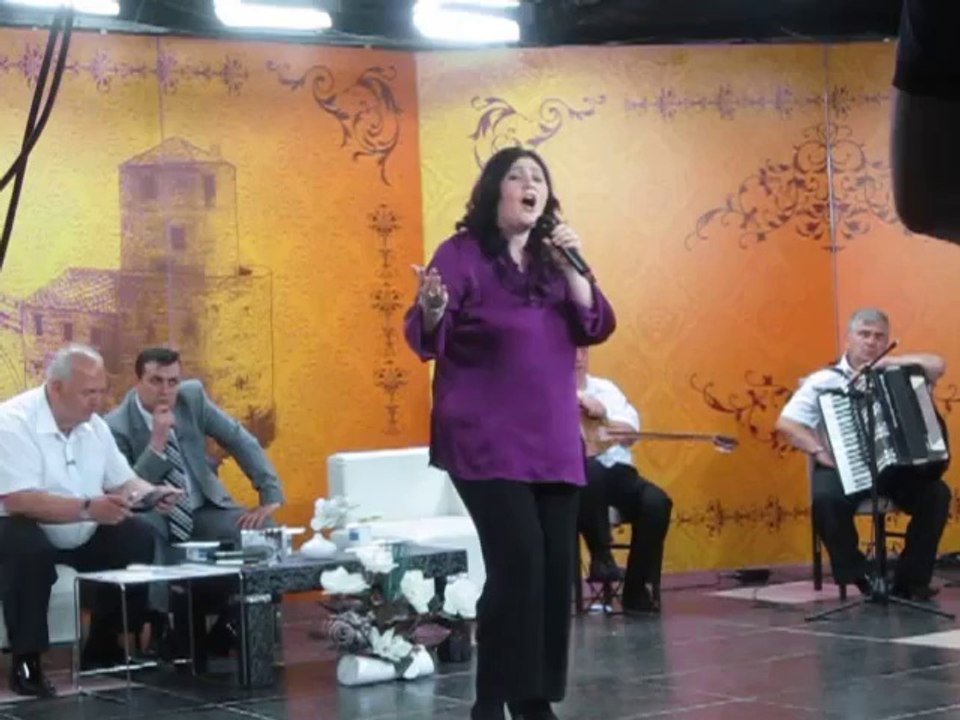 24 MYS 2013 RUMELİ TV'DE. BURCU KAYA KENDİ PARÇASI ASİ'Yİ SÖYLÜYOR