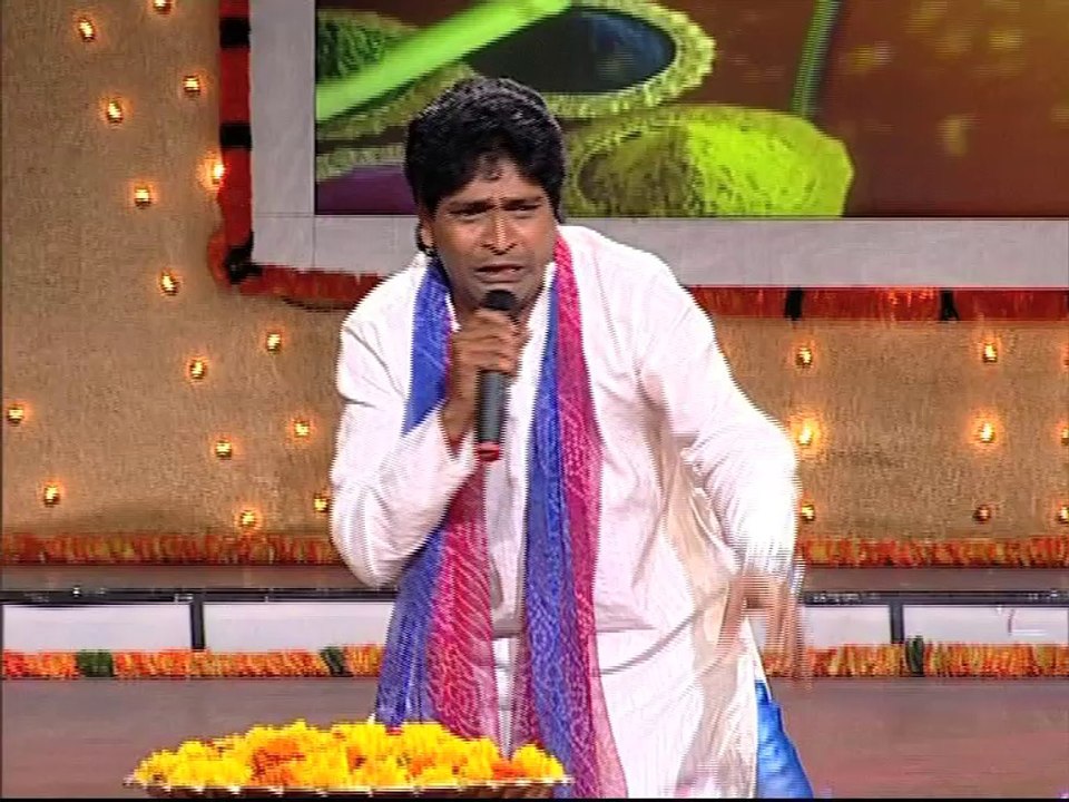Ultimate comedian Ashok Mishra's awesome performance during holi celebration