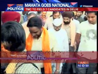 Anna Hazare by Mamata Banerjee's side