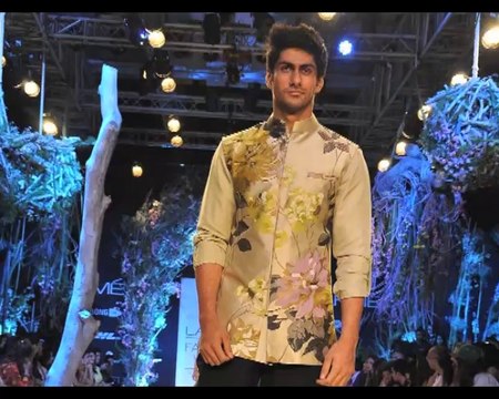 Manish Malhotra opens LFW with Sonakshi