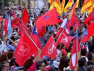 Чилийцы приветствуют нового-старого президента