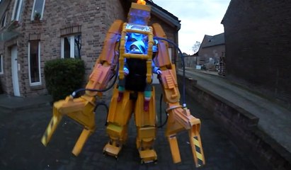 Babanın Bebeği İçin Yaptığı Muhteşem Kostüm