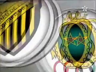 Arquero tapa un penal y celebra mientras el balón ingresa en