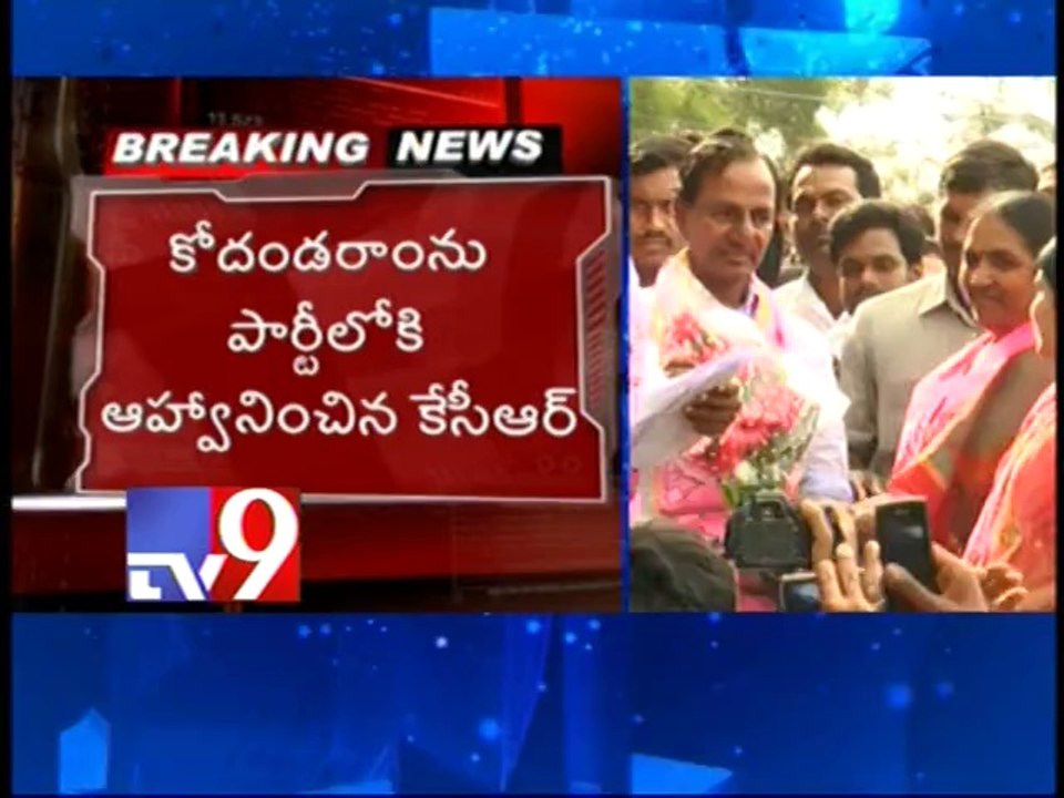 KCR invites Kodandram into TRS