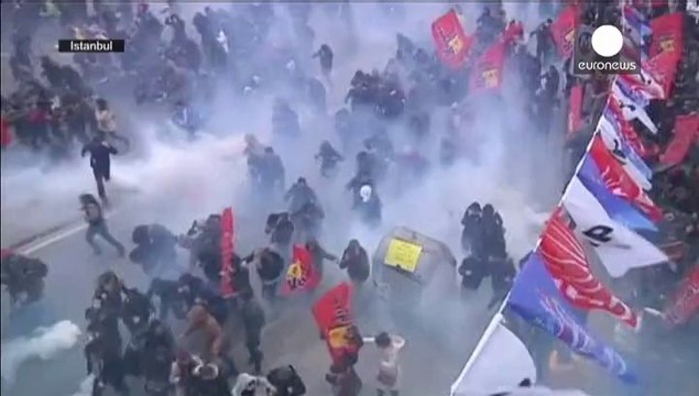 Turkey: clashes between police and protesters after funeral of teenager Berkin Elvan,