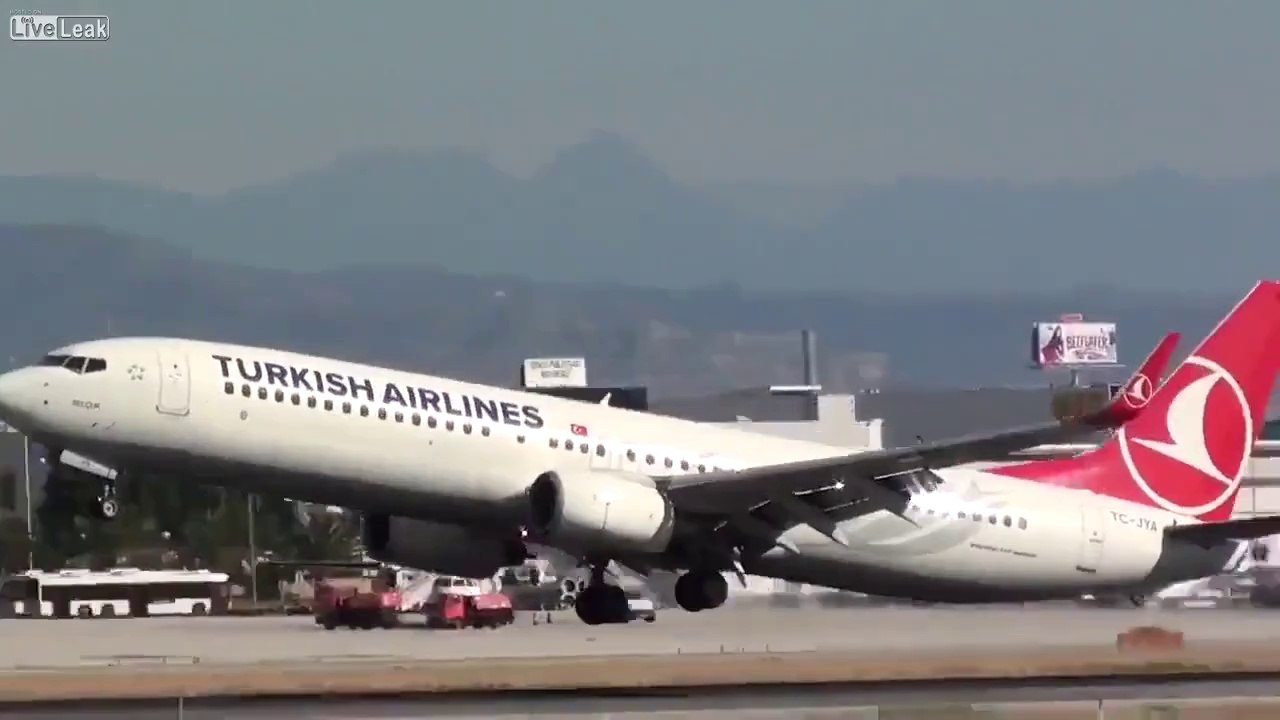 Amazing Airplane Landing