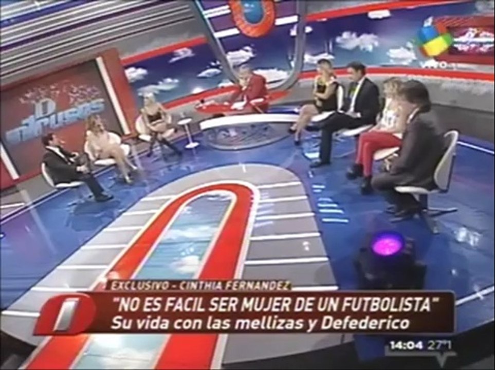 El percance de Cinthia Fernández en vivo