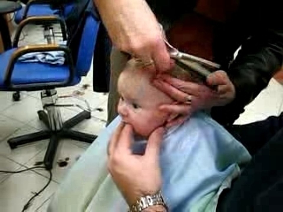 061216 - Marianne chez le coiffeur 006