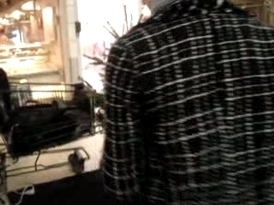 MOV03049