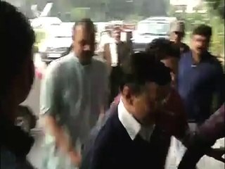 Kejriwal clarifies on Modi and Mayawati statement