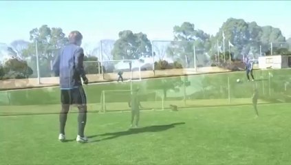 Un gol surrealista digno de Oliver y Benji