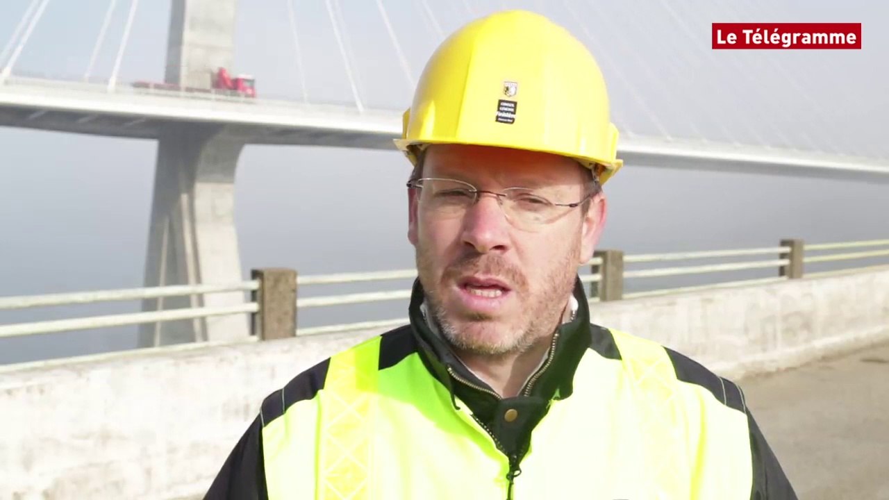 Ancien pont de Térénez. Un trou au milieu du tablier