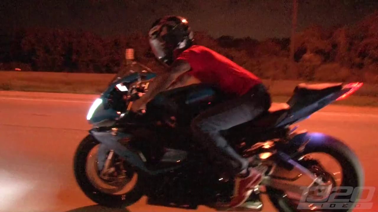 Nissan GT-R 1000HP en course illégale sur autoroute