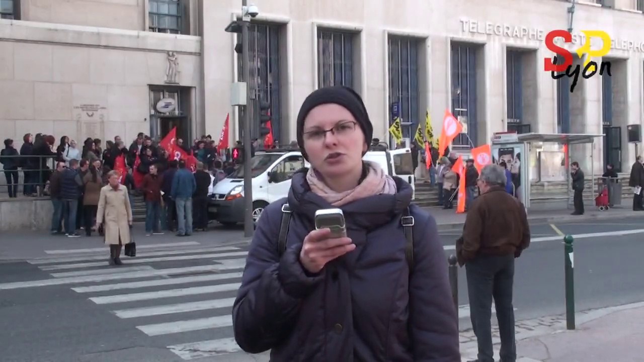 En soutien aux facteurs, pour sauver l'esprit de service public