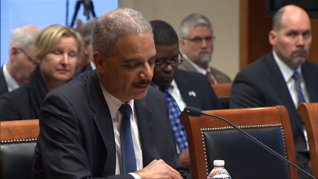 Holder pushes reduced sentences for low-level drug users