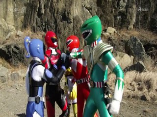Akibaranger vs Power Ranger