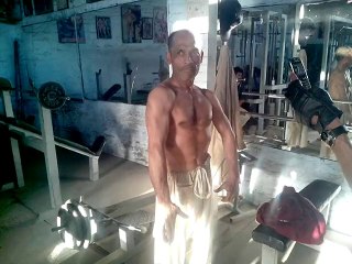 tara commandu posing in gym