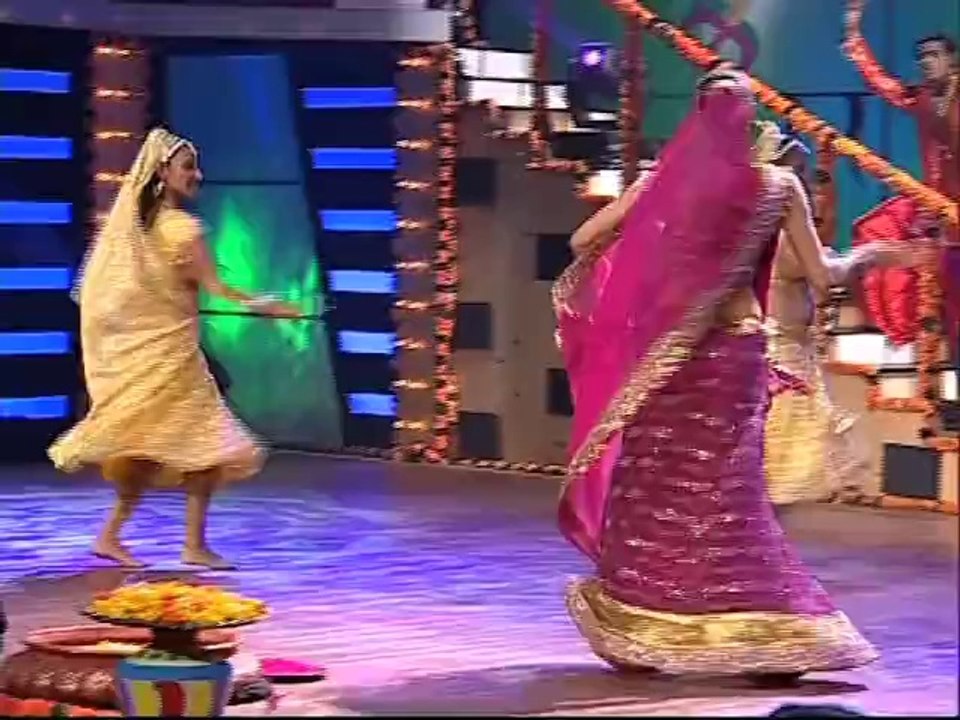 Shweta Tiwari dance performance on 'Kanahiya chedo na...'