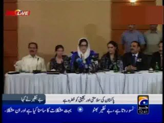 Former Pakistani premier Benazir Bhutto and her two daughters arrive at a press conference in Dubai 17 October 2007