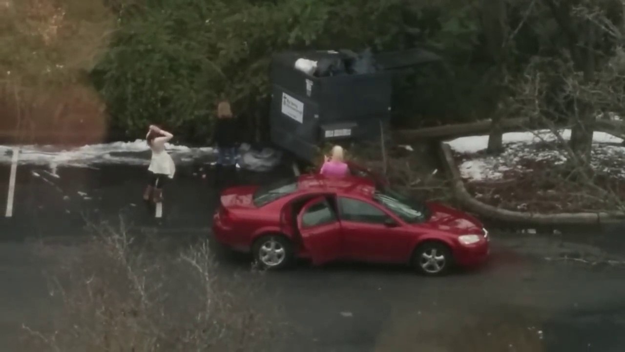 Girls trying to throw away a bag of trash... FAIL! Dumbest girls ever.