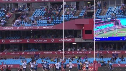 Jacques-Louis Potgieter passe un drop de 50m sans problème