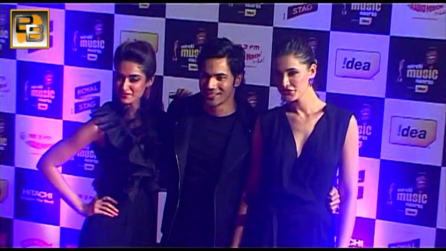 Varun Dhawan & Ileana Dcruz HOT KISS in Main Tera Hero