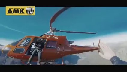 Yanarak uçurumdan atladı