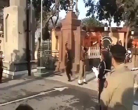 Wagha Border indian Soldier Slipped Very Funny