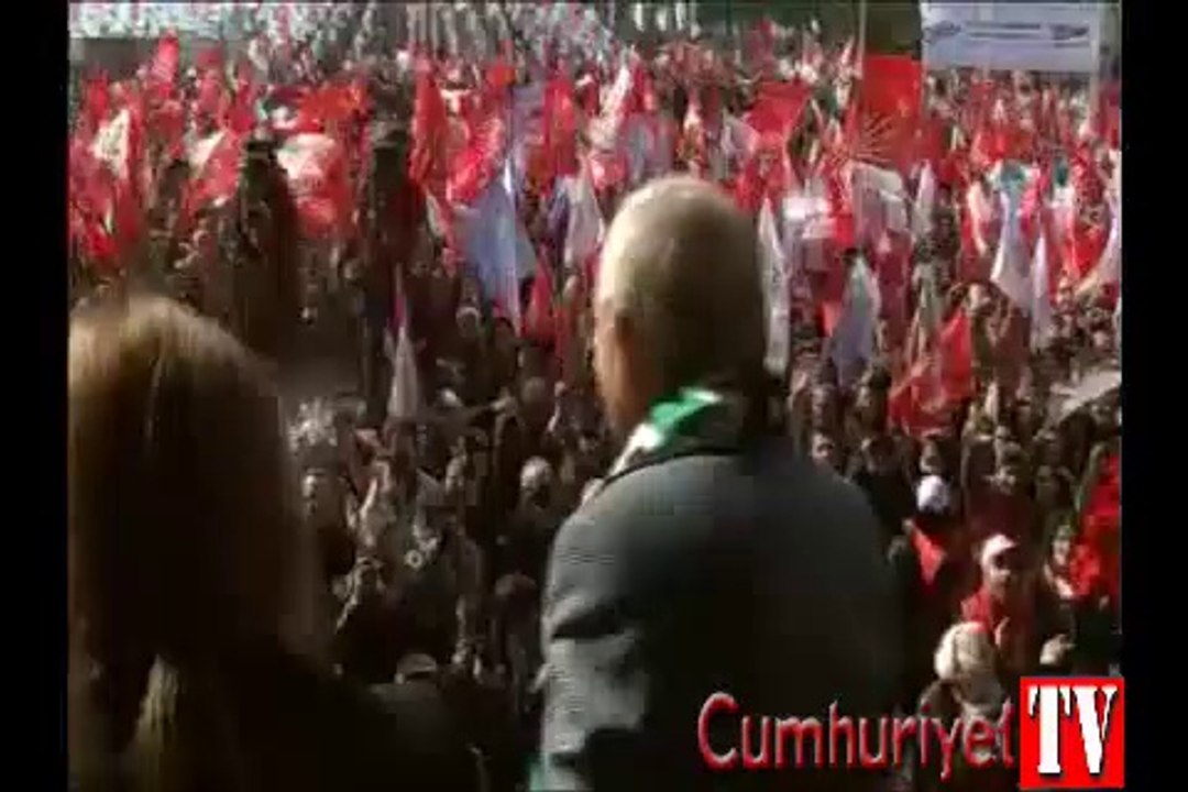 Kılıçdaroğlu'na mitingde ayakkabı kutusu