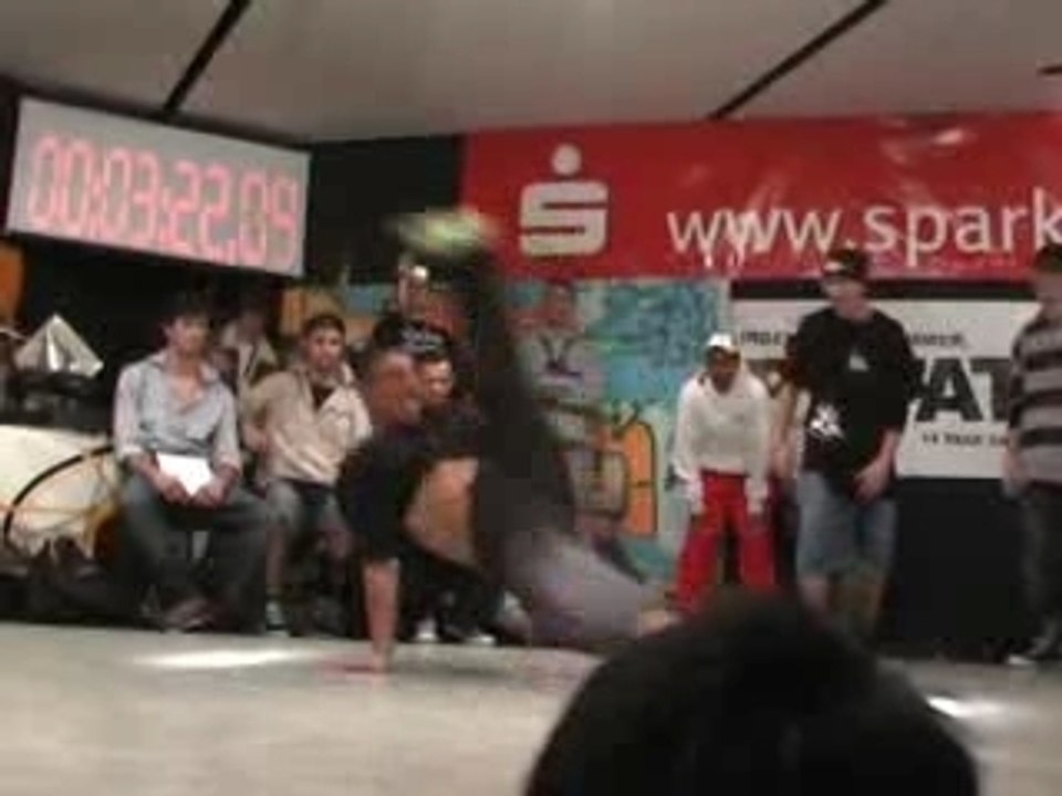 ZYGOMATIK vs KINGSIZE - Ready 2 Rumble