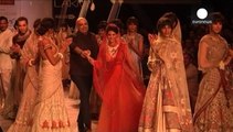 Moda: in India tradizione contemporanea e abiti futuristici