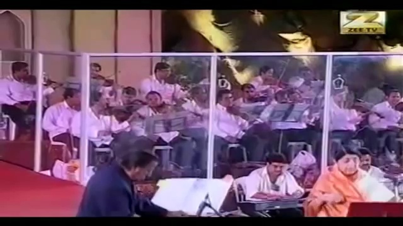Lag Ja Gale-Lata Mangeshkar Live[HQ-Audio-Video]