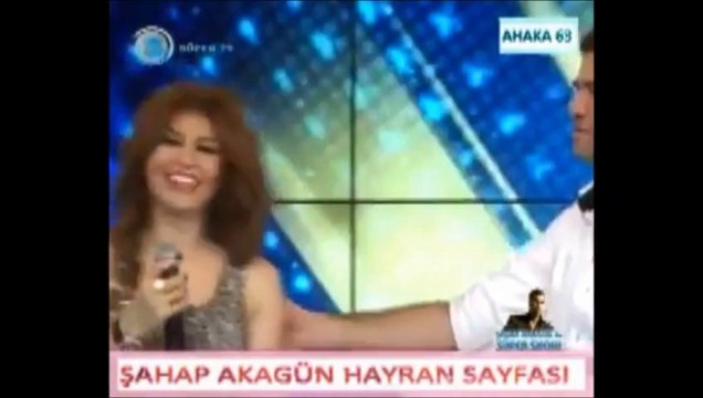 Tuğba Hatun & Şahap Akagün & Hüseyin Tatlı - Evlerinin Önü Boyalı Direk [ Canlı Düet]