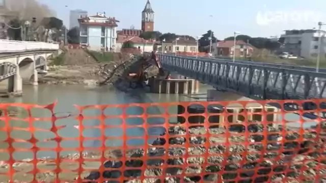 Icaro Tv. L'ultimo saluto al ponte di via Coletti