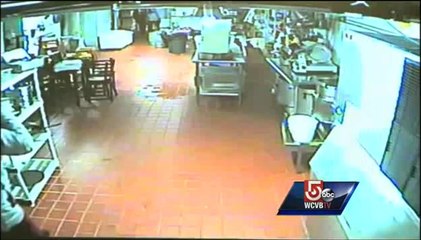 Caught on tape- Man walks out of restaurant with safe#.UsVbaMyIrcs