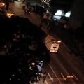 Tanquetas colocan discursos de Chávez mientras amedrentan a manifestantes en Altamira