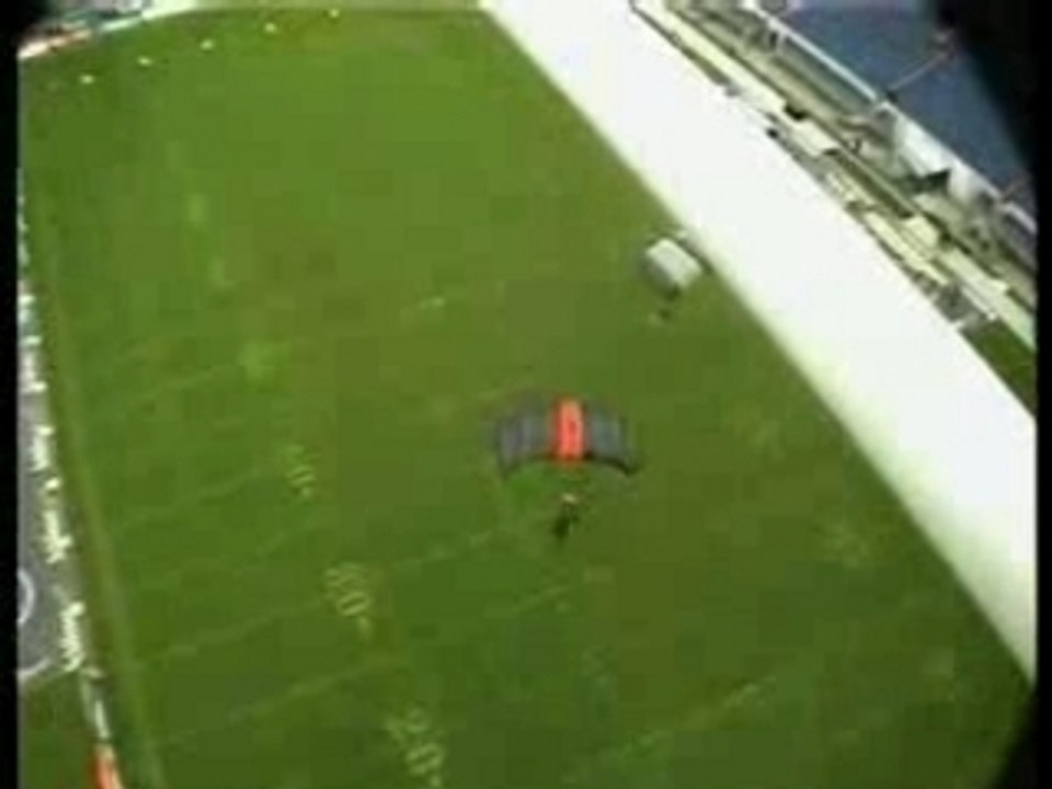 BASE JUMP depuis le stade de Schalke 04