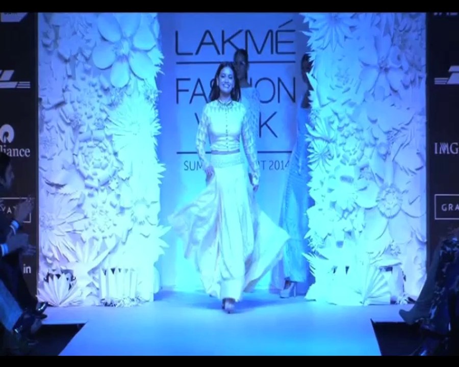 Dia Mirza dances on ramp