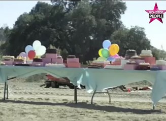 Arnold Schwarzenegger écrase tout avec son tank (pout la bonne cause)