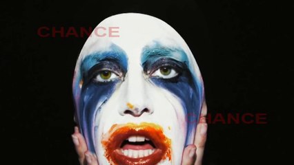 Vomitan encima a Lady Gaga durante un concierto