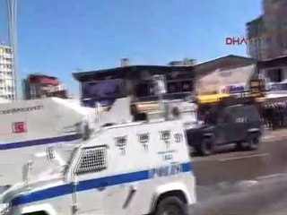 Adana'da AKP protestosuna polis müdahalesi
