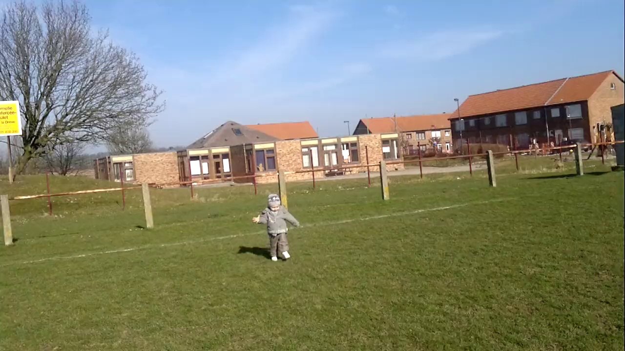 Matthew au terrain de foot 2014-03-08-1083