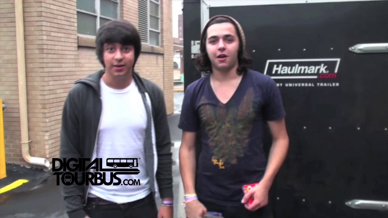 Action Item - BUS INVADERS Ep. 109