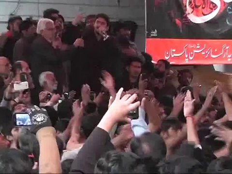 Farhan Ali Waris matamdari 2014 Noha Mera Ghar Jalaya at 19 block Sargodha