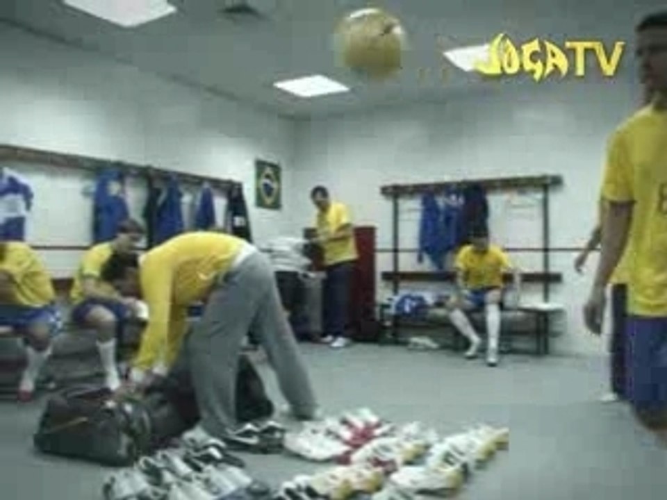 NIKE - BRAZIL TEAM DRESSING ROOM SKILLS.