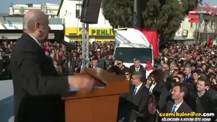 Bahçeli'nin Ezan Okunurken Gazlayan Vatandaşı Güzelce Susturması