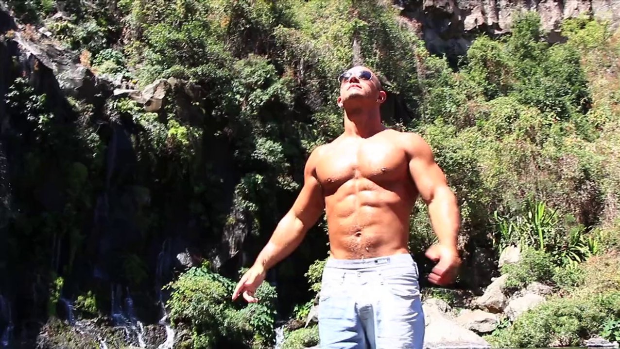 DJ MCB - 974 PARTY (Clip Officiel N°3) !! HD