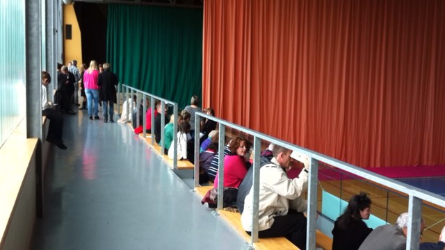 Les danseurs de country s'échauffent avant le début du concours