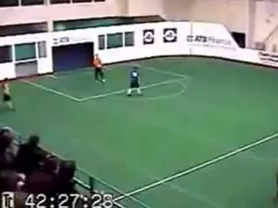 L'autogol più stupido della storia del calcio a 5