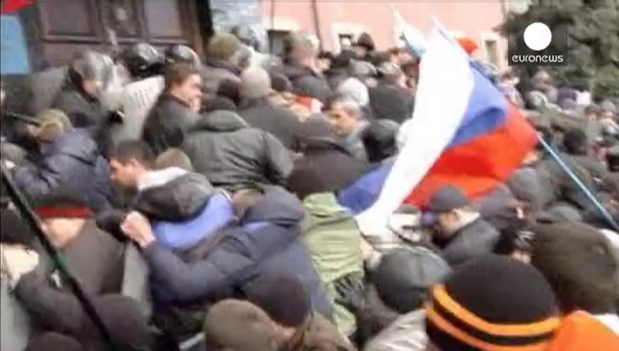 Ukraine: des pro-russes s'emparent du siège du parquet à Donetsk